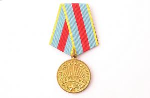 Varşavanın nasist işğalçılarından azad edilməsi medalının təsis edilməsi haqqında fərman